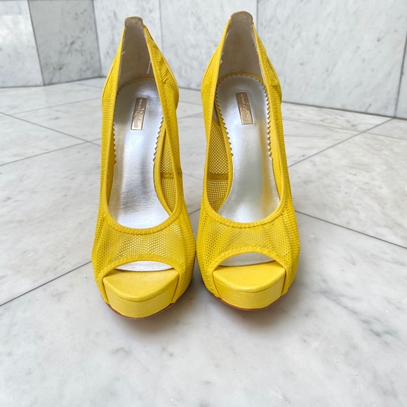 REPORT SIGNATURE Yellow open toe Platform Pumps size 7 - Picture 12 of 13
